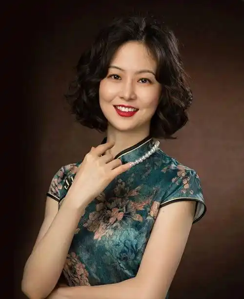 60岁女人:为什么我建议你不要烫"姨妈卷"?看完这些对比照你就明白了