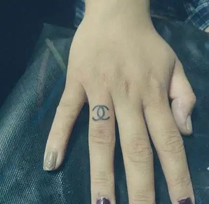 个性大臂齿轮手臂个性的山脉纹身图案t