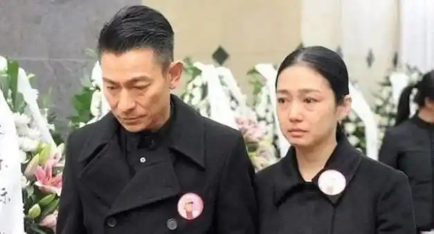 看到刘德华的结婚照片才知道他不提自己妻子的原因