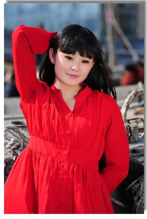 《年会》红衣女孩