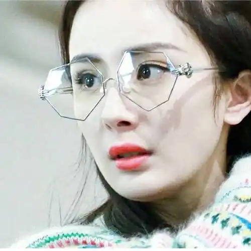迪丽热巴大片演绎炫酷眼镜女明星眼镜造型惊艳到你了吗