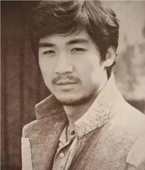 老戏骨年轻时长什么样?陈道明有些可爱,王刚让人意想不到