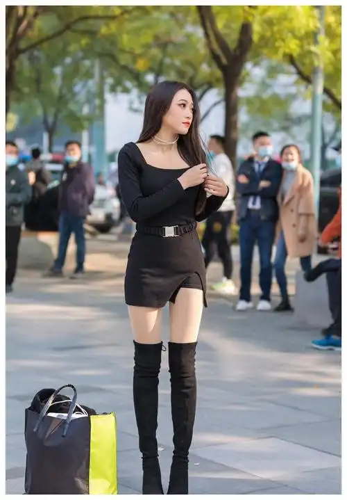 秋冬穿靴子叫常规光腿穿靴子才是美女的最爱