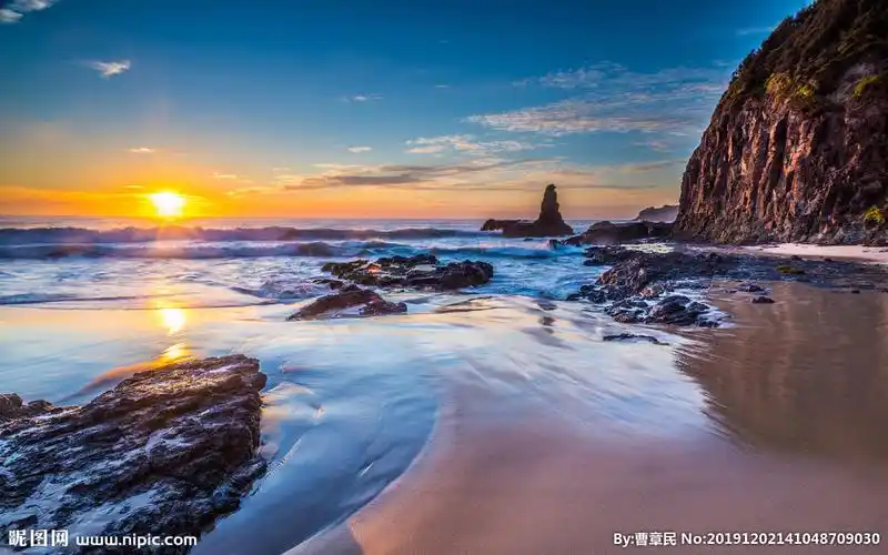 海边太阳升起的早晨