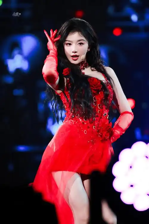 孔雪儿舞台上的红玫瑰