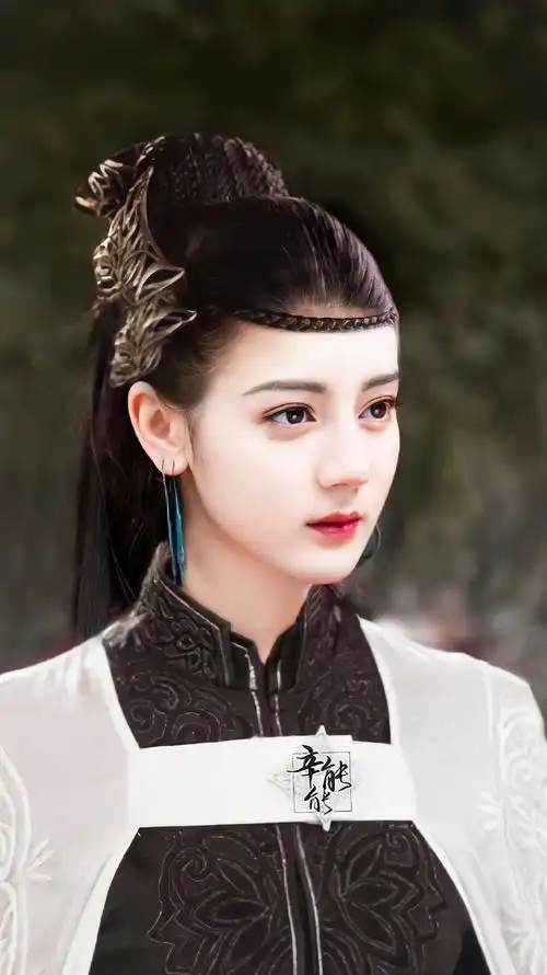 【 改剧照p造型 】" 她就是我们谷中最厉害的驭妖师 "#迪丽热巴李长歌