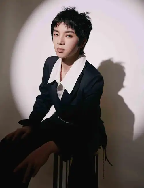 华晨宇酷帅写真