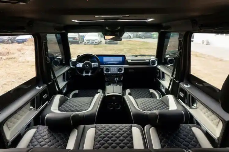 10款奔驰大g升级黑白搭配鱼鳞纹座椅内饰