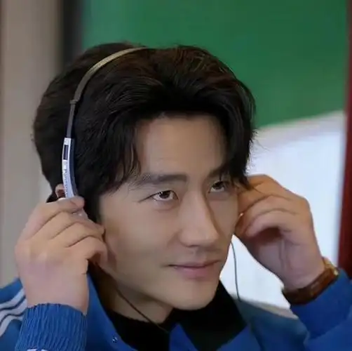 和蒋雯丽亲密照被扒从无人问津到名导宠儿央视都为他发声