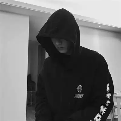 简单干净成熟的日常风优质男头 最新微信男头让人感觉非常舒服_男生