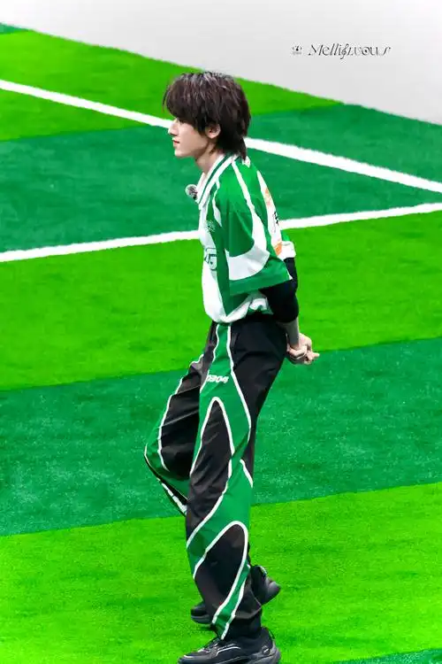 宋亚轩超话  20240705 tf家族夏日运动会 in 澳门  射箭要帅气还是