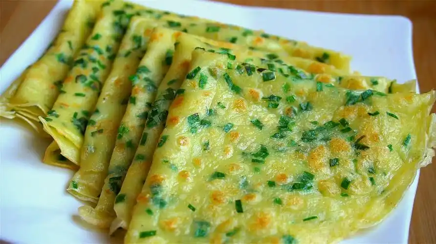 1把韭菜,3个鸡蛋,教你做柔软筋道的韭菜饼,2分钟做出一大张