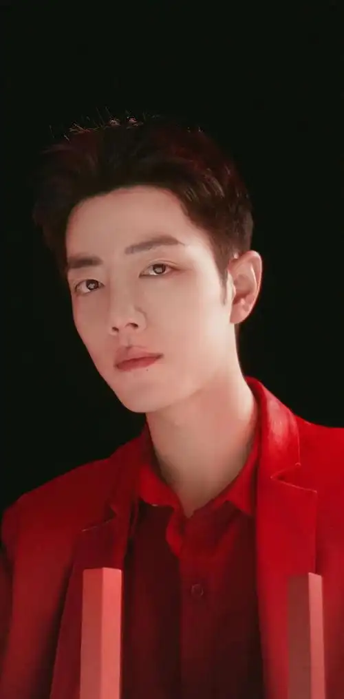 肖战 红衣战,怼脸拍,这也太帅了吧,就要红红火火,一直红! - 抖音