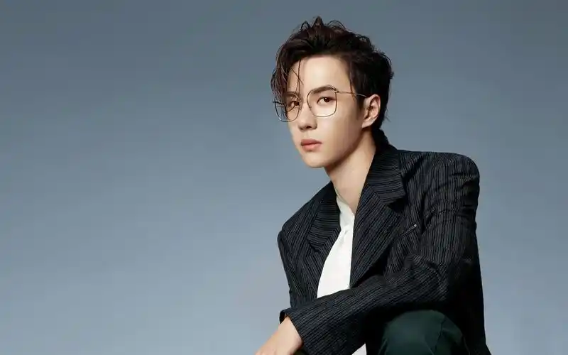 禁欲少年王一博帅气图片桌面壁纸