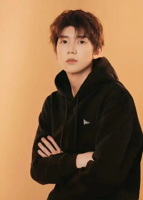 与王源十年璀璨共往##bally全球品牌代言人王源