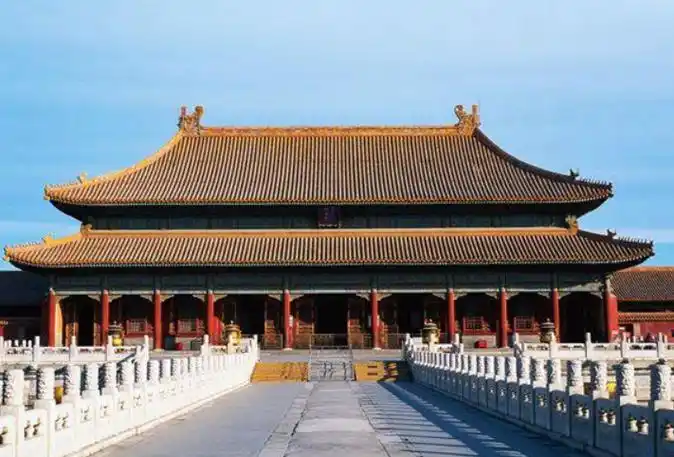 古代建筑上至宫殿下至民宅为什么房屋都选择坐北朝南