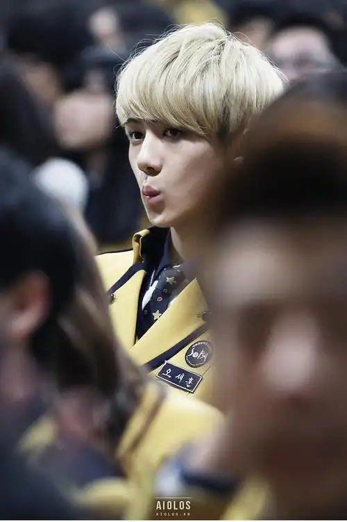 考古吴世勋18岁高中毕业