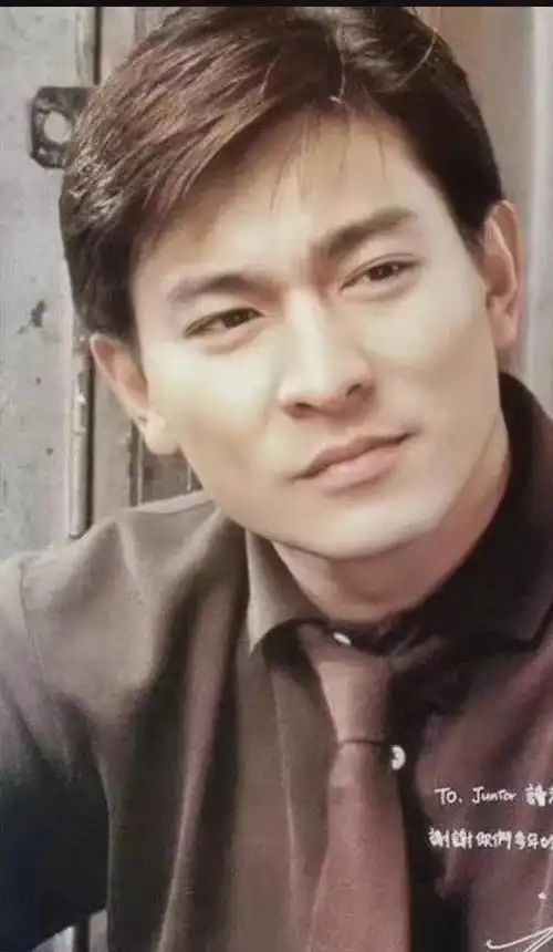 他这背景,黑不动黑不动…|刘德华|娱乐圈|演员|郭富城|周润发_网易