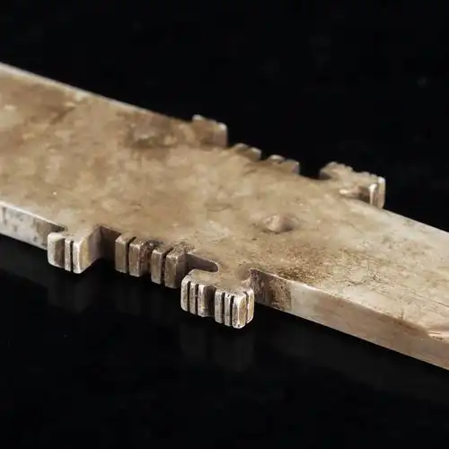 首发三星堆玉牙璋首次现身台湾拍卖