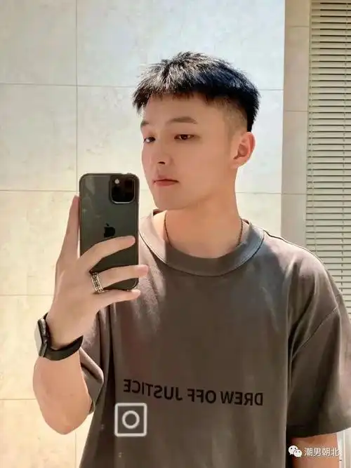 男生"不烫不染"的3款发型,适合夏天剪,简单又帅气!