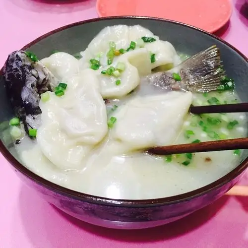 蛋糕笑了做的鲫鱼汤饺子