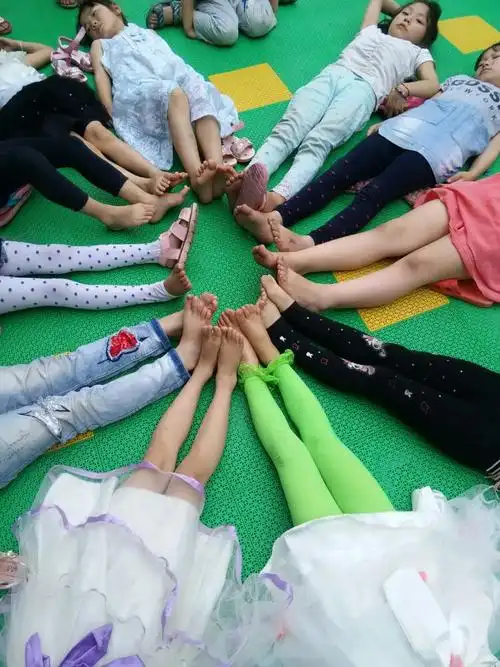 看看我们的小脚丫