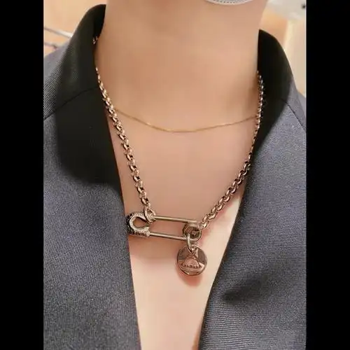 vivienne西太后薇薇安大别针项链女 镂空圆牌土星回形针锁骨链1-1