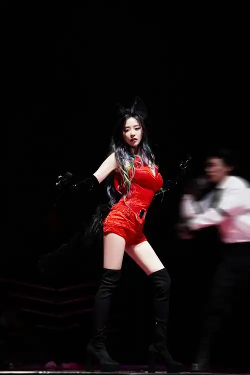 张靓颖光2023巡回演唱会##张靓颖穿18cm靴子唱跳不带喘