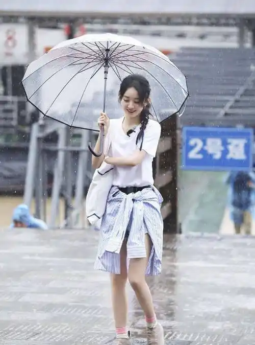 恭喜赵丽颖王一博分获金鹰奖观众喜爱的男女演员奖有翡cp真的绝