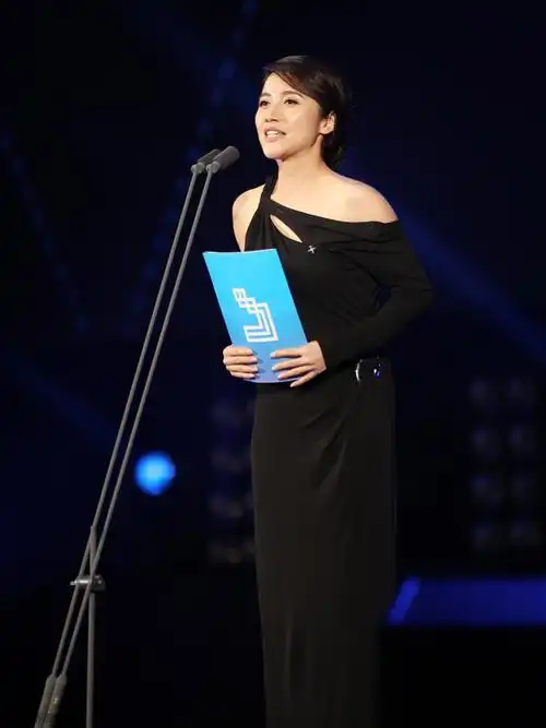 组图: 颜丙燕任中英电影节评委 获赞东方女神_高清图集_新浪网