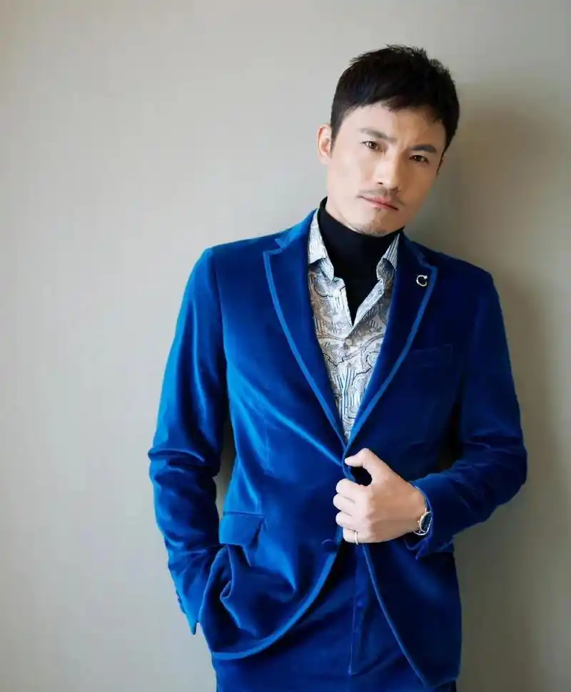 演员耿乐和孔琳分手之后,与圈外妻子生一子,如今终于获得幸福