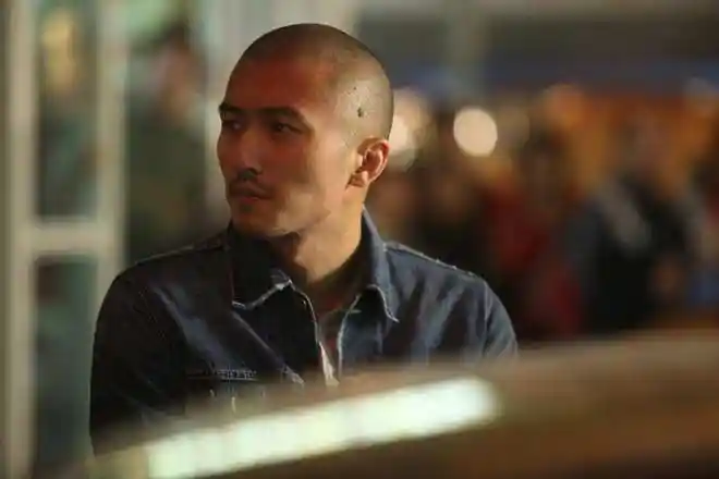 光头谢霆锋无比耀眼,林超贤为"线人"发声,这么虐的警匪片不多|张家辉