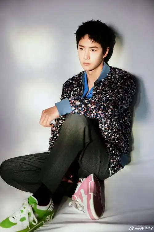 王一博#0000@uniq-王一博亲亲抱抱  老公的鞋8500,我爱老公8500