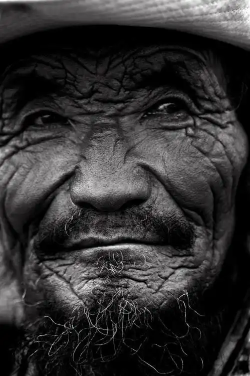 终于有时间浮上水面----发一组黑白《男人篇》