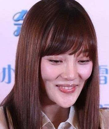 李小璐整容失败变僵尸脸妈都不认识毁容后遗症照曝光