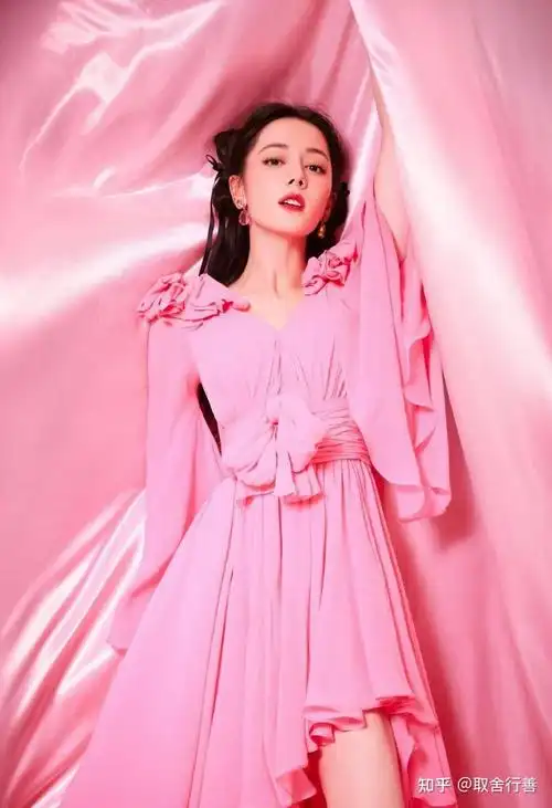 如何评价迪丽热巴粉色蝴蝶造型?