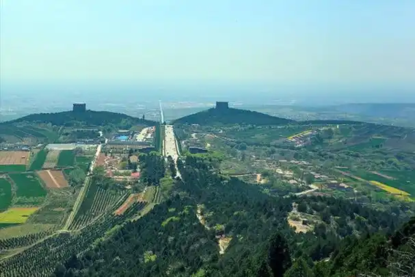 武则天墓(武则天墓地图片 全貌)