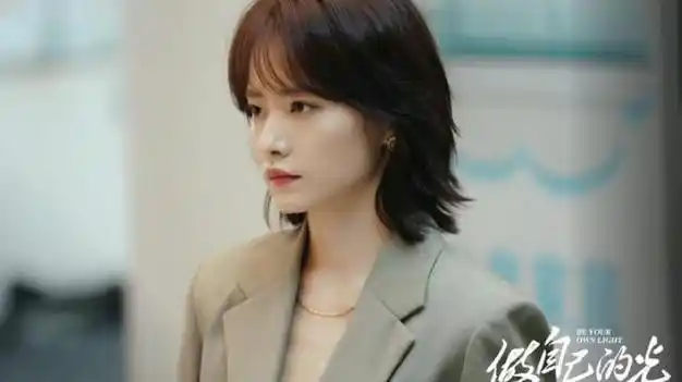 她是郑爽同学有颜有演技出道12年始终不火如今活成自己的光