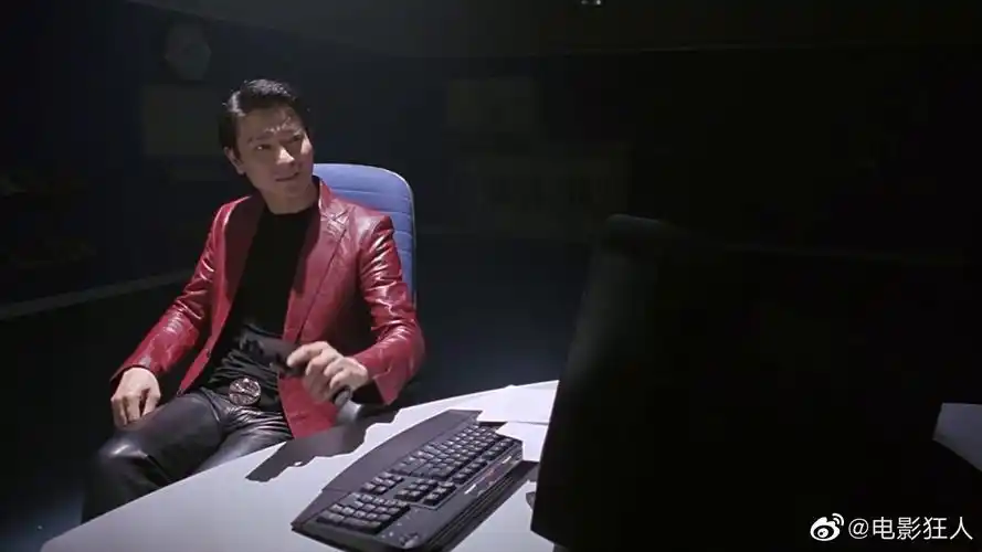 全职杀手:刘德华是个疯子杀手,把自己的犯罪证据全交给警方#影迷