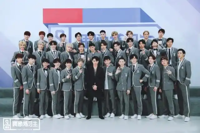 蔡徐坤低血糖晕倒?洗把脸后又迅速回去练习,粉丝:腰腿都是伤