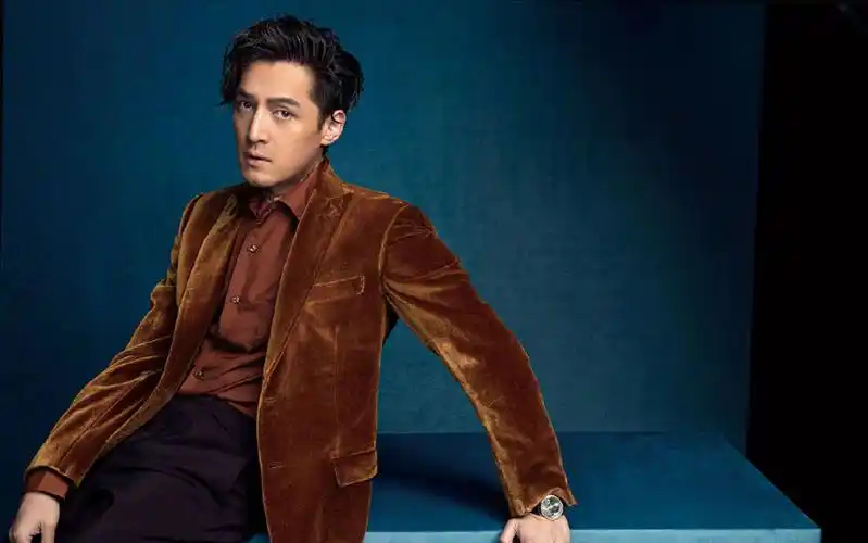 > 胡歌成熟魅力时尚杂志封面大片(8/9)