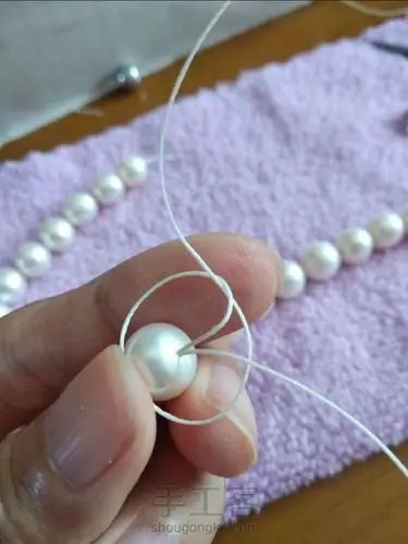 珍珠之间的打结方法 第5步