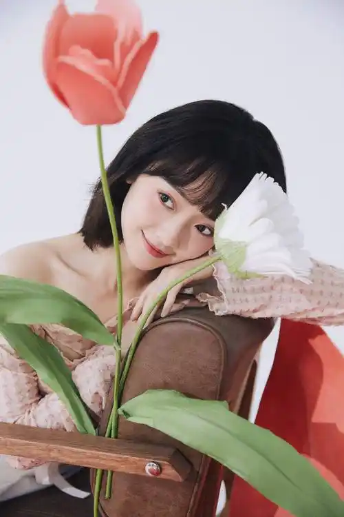 王路晴温柔治愈写真 清甜笑容少女感爆棚_小说_姚靓靓_吴宣