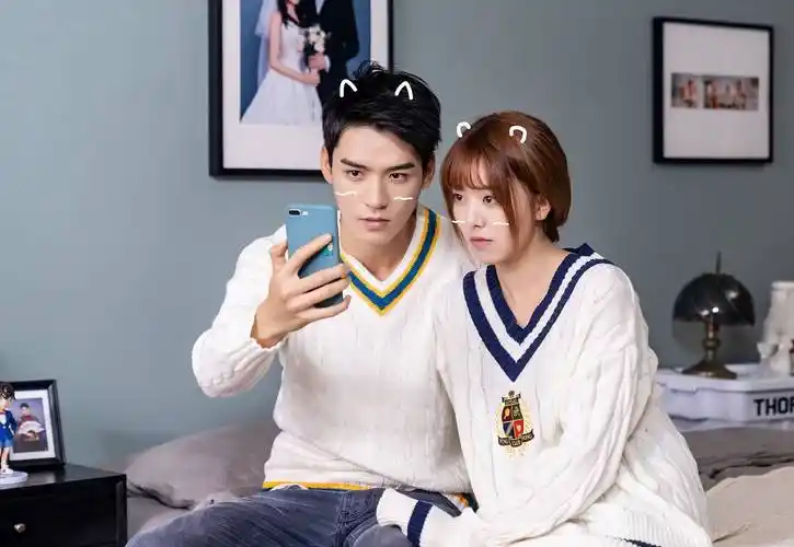 龚俊情人节晒卡点自拍,剑眉星目太帅气,历经三任绯闻女友仍单身_照片