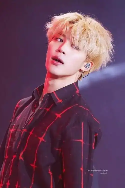 韩娱最有名的侧颜杀爱豆大盘点锋利如刀的下颌线是标配