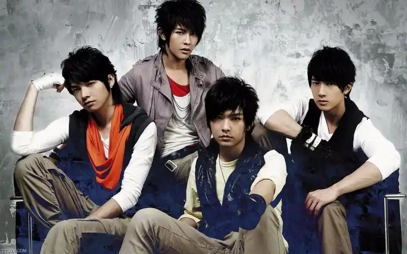 吴尊飞轮海合体演唱会,吴尊晒飞轮海合照 新闻