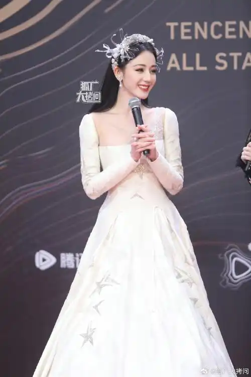 迪丽热巴 芭比公主##星光大赏红毯