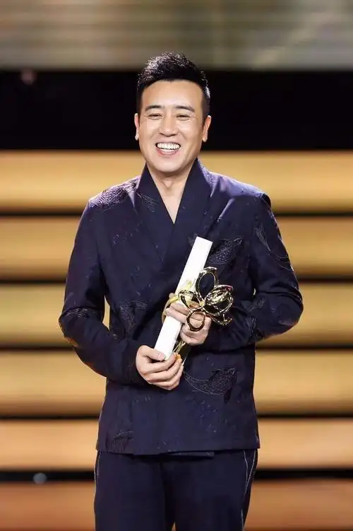 于和伟简历个人资料简介 :40岁大器晚成,绯闻不要紧,糟糠之妻不能丢