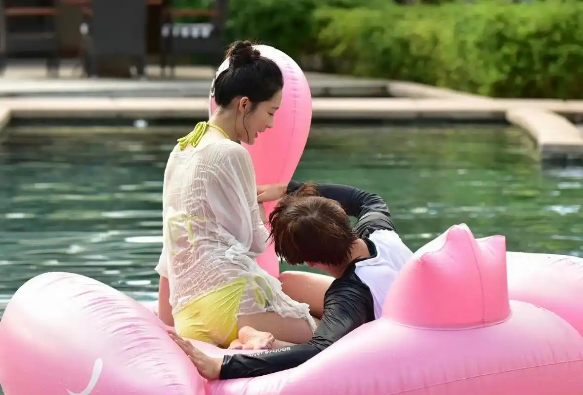 李沁还是蛮大胆的,网友说男的又是魏大勋,他何德何能啊?