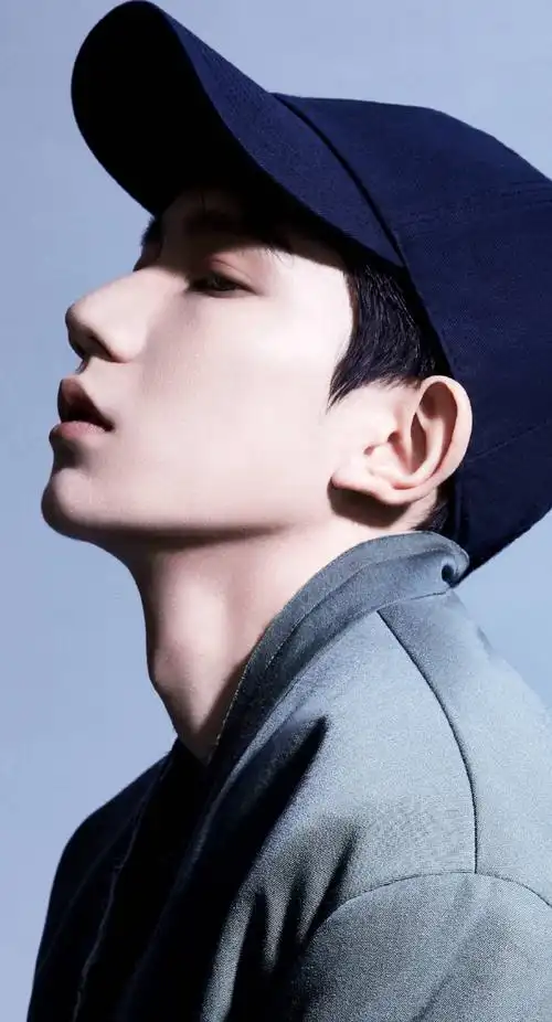 优越下颚线,性感喉结,每一张都值得细品@tfboys-王源#王源我们的歌